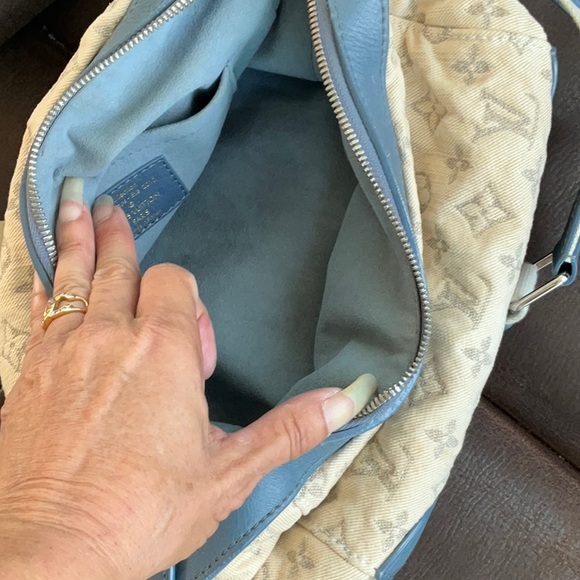 Louis Vuitton Cream and Blue Crossbody Bag with Signature Monogram - Picture 6 of 16